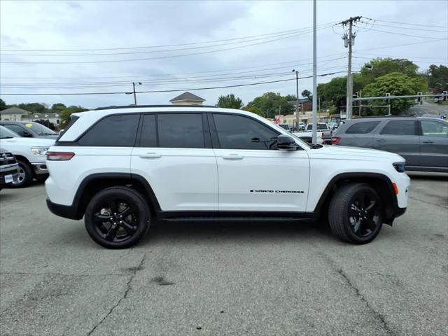 2023 Jeep Grand Cherokee Altitude 4x4 2023 Jeep Grand Cherokee Altitude 4x4