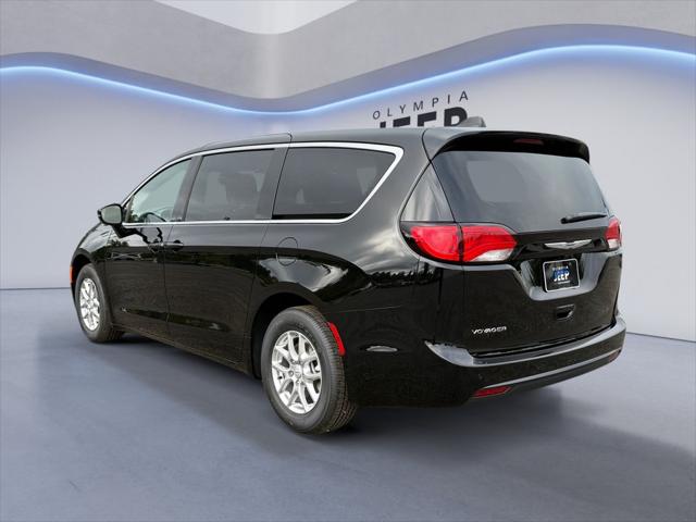 2025 Chrysler Voyager VOYAGER LX