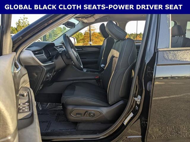 2023 Jeep Grand Cherokee L Laredo 4x2