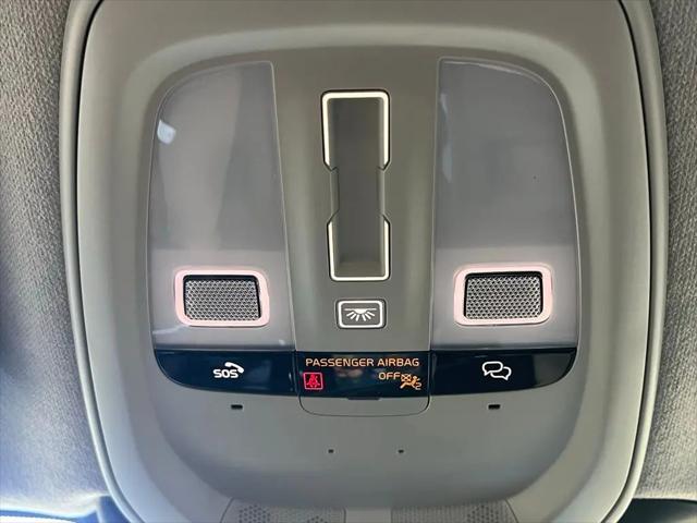2026 Volvo XC40 Plus, B5 AWD Gas (mild hybrid), Dark