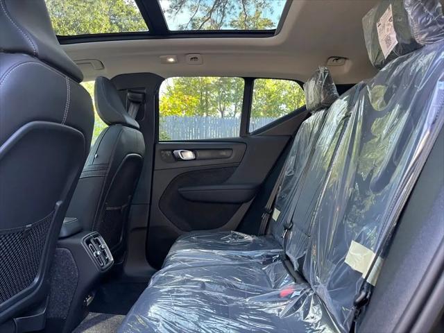 2026 Volvo XC40 Plus, B5 AWD Gas (mild hybrid), Dark
