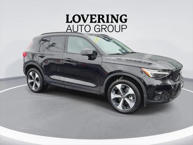 2026 Volvo XC40 Plus, B5 AWD Gas (mild hybrid), Dark