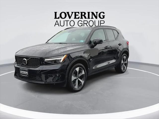 2026 Volvo XC40 Plus, B5 AWD Gas (mild hybrid), Dark