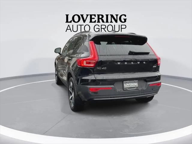 2026 Volvo XC40 Plus, B5 AWD Gas (mild hybrid), Dark