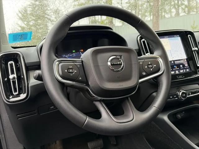2026 Volvo XC40 Plus, B5 AWD Gas (mild hybrid), Dark