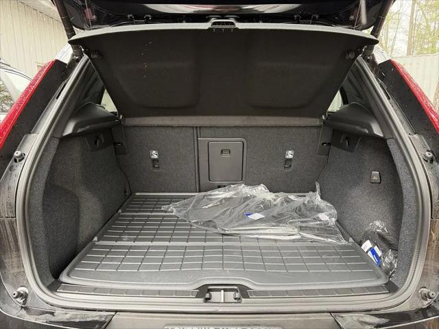 2026 Volvo XC40 Plus, B5 AWD Gas (mild hybrid), Dark
