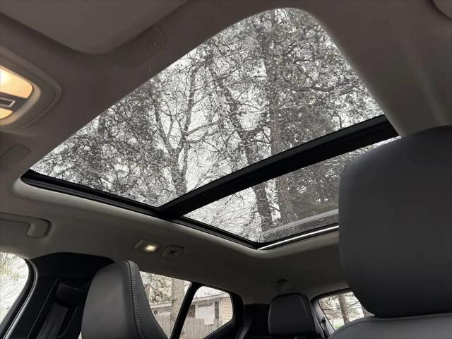 2026 Volvo XC40 Plus, B5 AWD Gas (mild hybrid), Dark