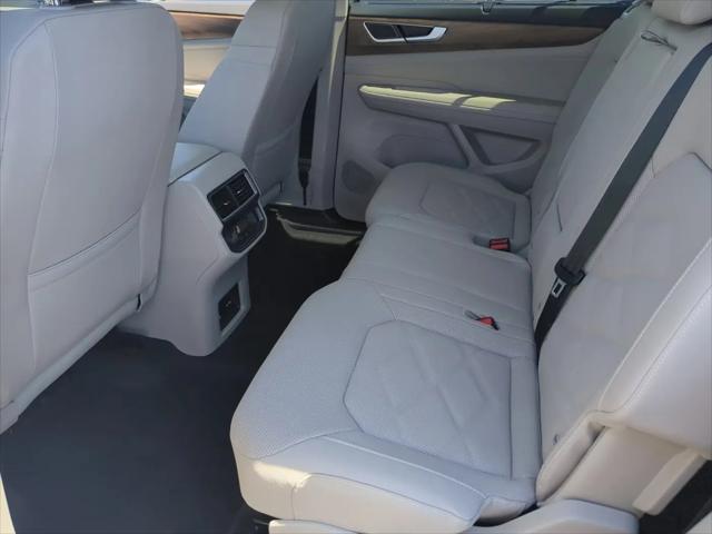 2026 Volkswagen Atlas SE with Technology