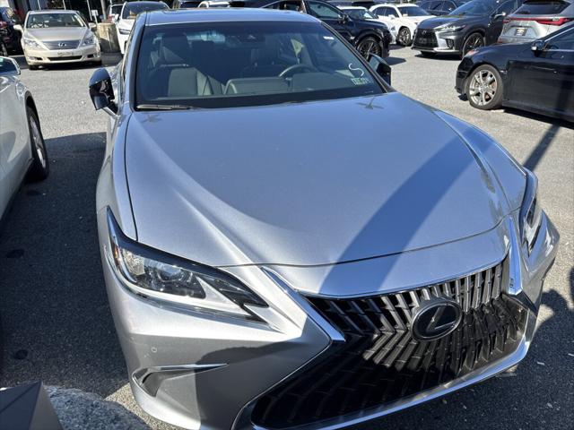 2024 Lexus ES 300h 300h