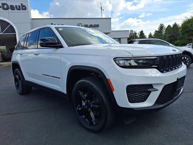 2022 Jeep Grand Cherokee Altitude 4x4 2022 Jeep Grand Cherokee Altitude 4x4