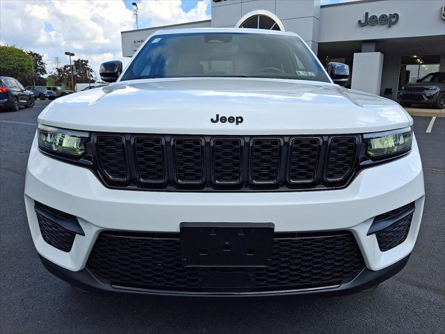 2022 Jeep Grand Cherokee Altitude 4x4 2022 Jeep Grand Cherokee Altitude 4x4