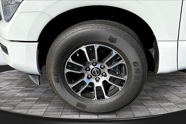 2023 Nissan Titan Crew Cab SV 4x2