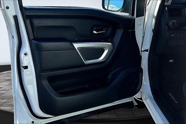 2023 Nissan Titan Crew Cab SV 4x2