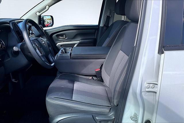 2023 Nissan Titan Crew Cab SV 4x2
