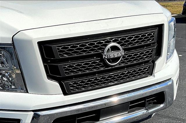 2023 Nissan Titan Crew Cab SV 4x2