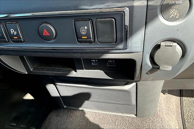 2023 Nissan Titan Crew Cab SV 4x2