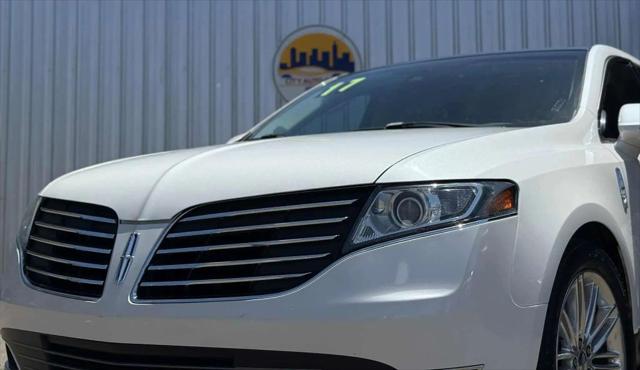 2017 Lincoln MKT Elite