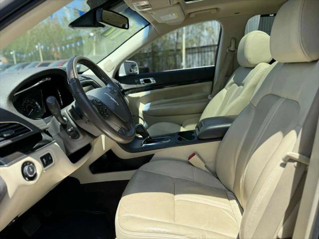 2017 Lincoln MKT Elite