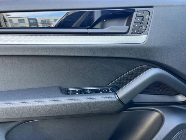 2025 Porsche Cayenne Unknown