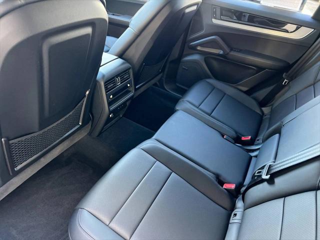 2025 Porsche Cayenne Unknown
