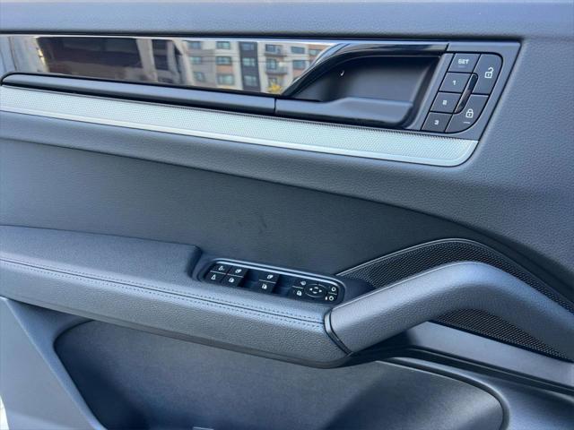 2025 Porsche Cayenne Unknown