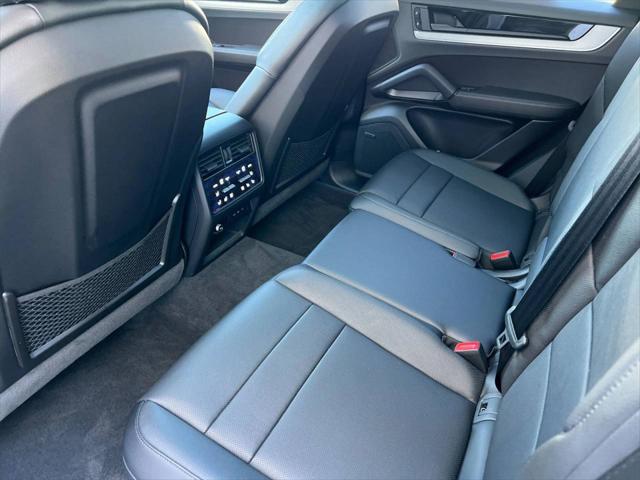 2025 Porsche Cayenne Unknown