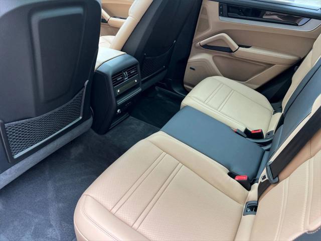2025 Porsche Cayenne Unknown