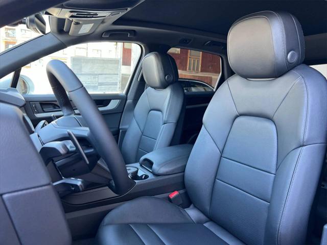 2025 Porsche Cayenne Unknown