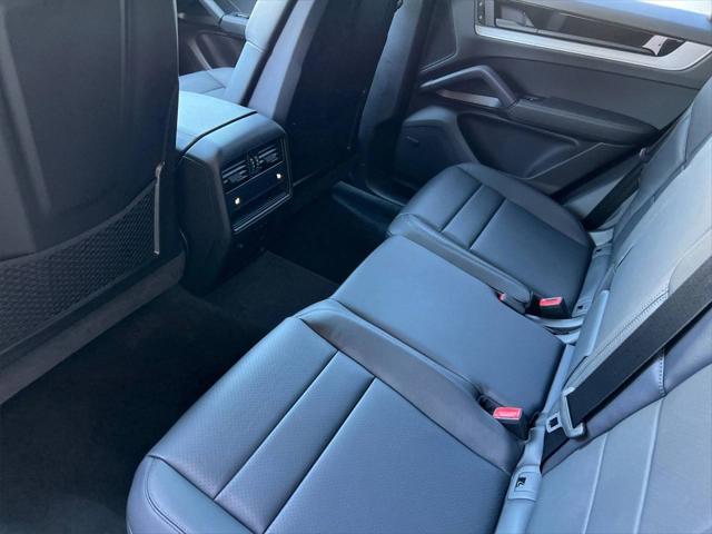 2025 Porsche Cayenne Unknown