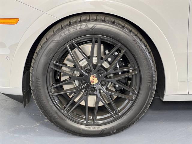 2025 Porsche Cayenne GTS