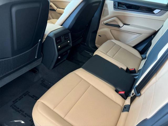 2025 Porsche Cayenne Unknown