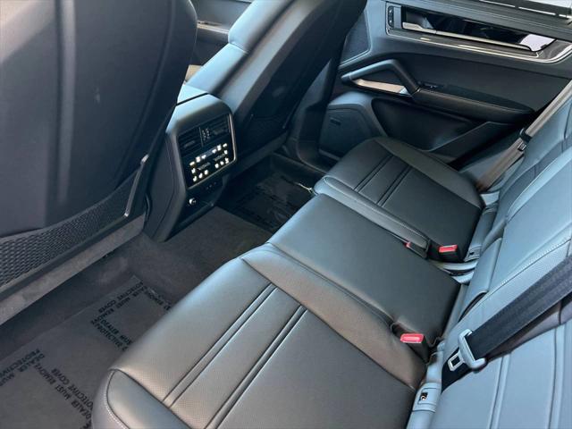 2025 Porsche Cayenne E-Hybrid Turbo