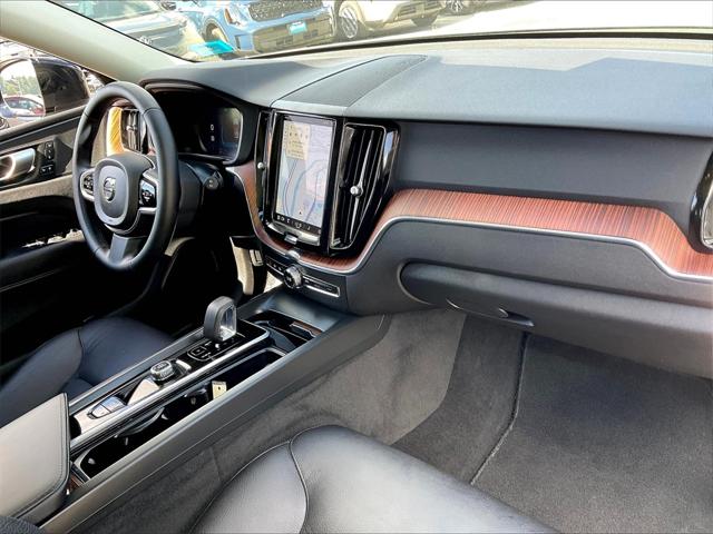 2024 Volvo XC60 B5 Plus Dark Theme