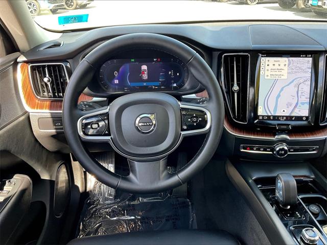 2024 Volvo XC60 B5 Plus Dark Theme