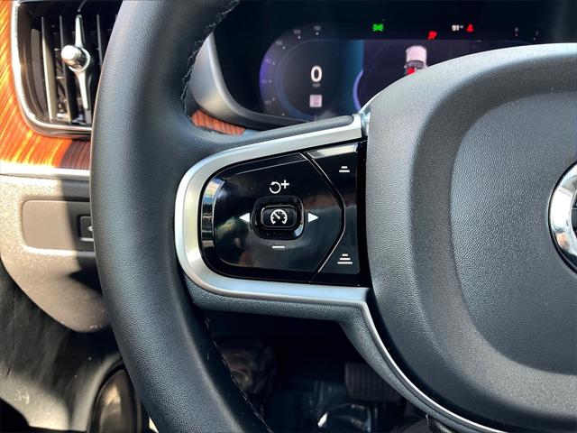 2024 Volvo XC60 B5 Plus Dark Theme