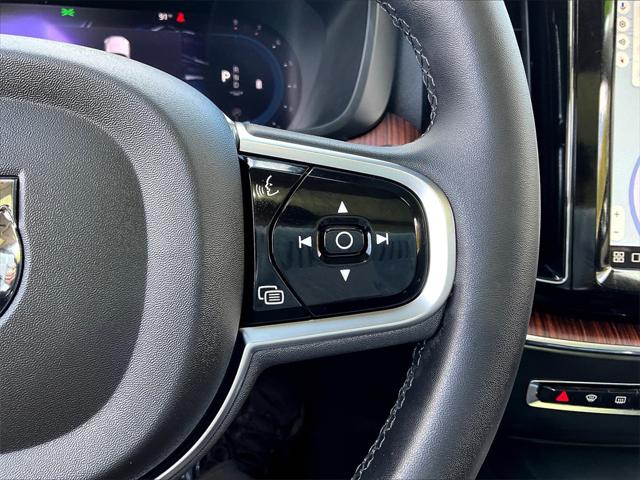 2024 Volvo XC60 B5 Plus Dark Theme