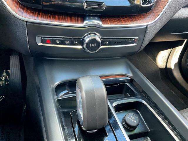 2024 Volvo XC60 B5 Plus Dark Theme