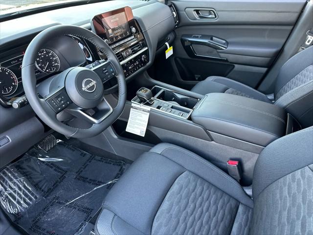 2025 Nissan Pathfinder SV FWD