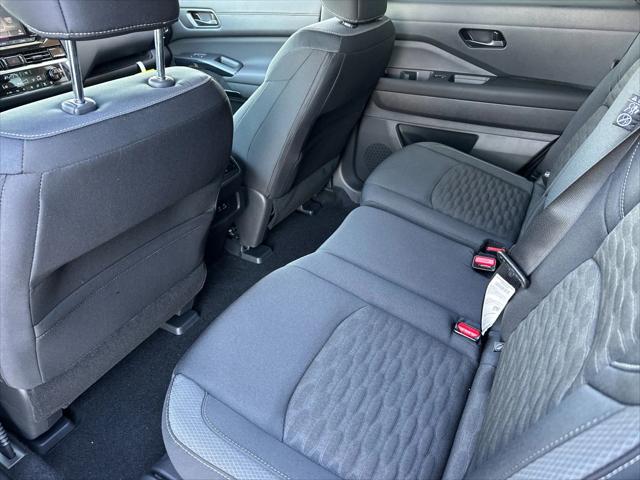 2025 Nissan Pathfinder SV FWD