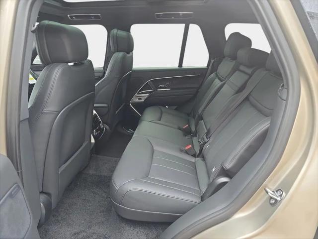 2025 Land Rover Range Rover P530 SE