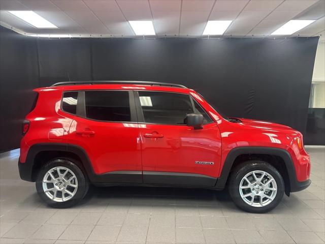 2022 Jeep Renegade Latitude 4x4 2022 Jeep Renegade Latitude 4x4