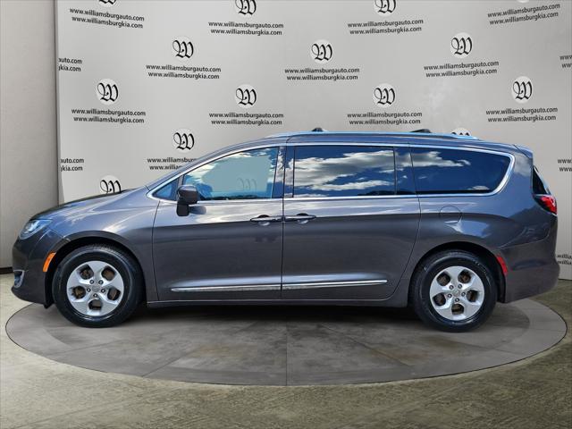 2017 Chrysler Pacifica Touring-L Plus 2017 Chrysler Pacifica Touring-L Plus