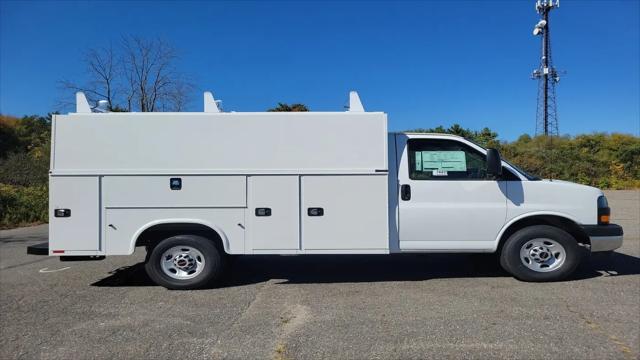 2025 GMC Savana Cutaway Work Van