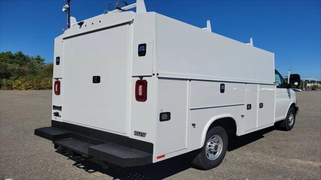 2025 GMC Savana Cutaway Work Van