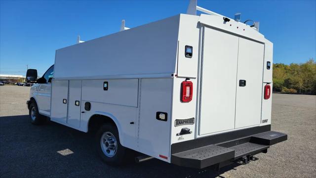 2025 GMC Savana Cutaway Work Van