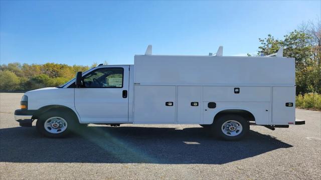 2025 GMC Savana Cutaway Work Van
