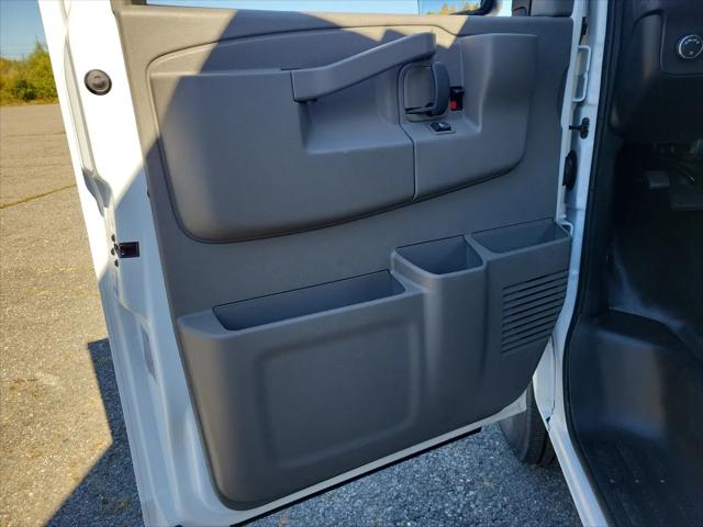 2025 GMC Savana Cutaway Work Van