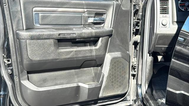 2024 Ram 1500 Classic Warlock Crew Cab 4x4 5'7" Box