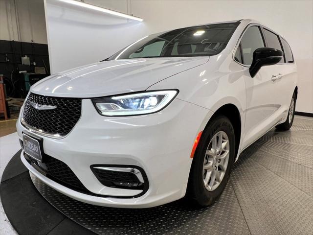 2024 Chrysler Pacifica Touring