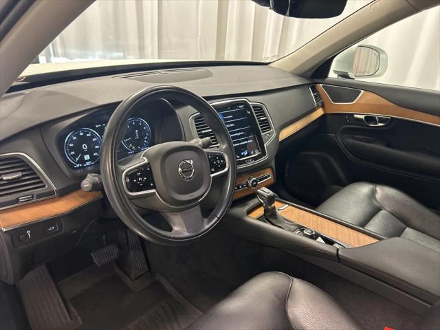 2022 Volvo XC90 T6 Momentum 7 Passenger 2022 Volvo XC90 T6 Momentum 7 Passenger